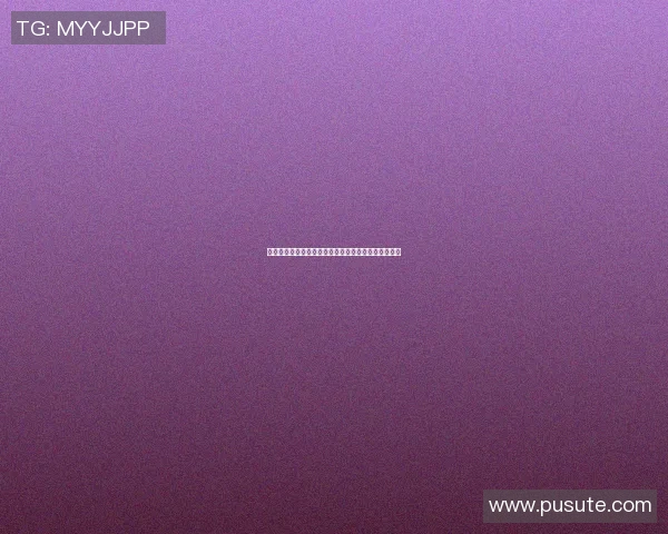 日本足球明星身穿球队球衣展现风采与激情的精彩瞬间